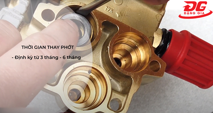 Thay phớt định kỳ cho máy rửa xe Kumisai KMS 380