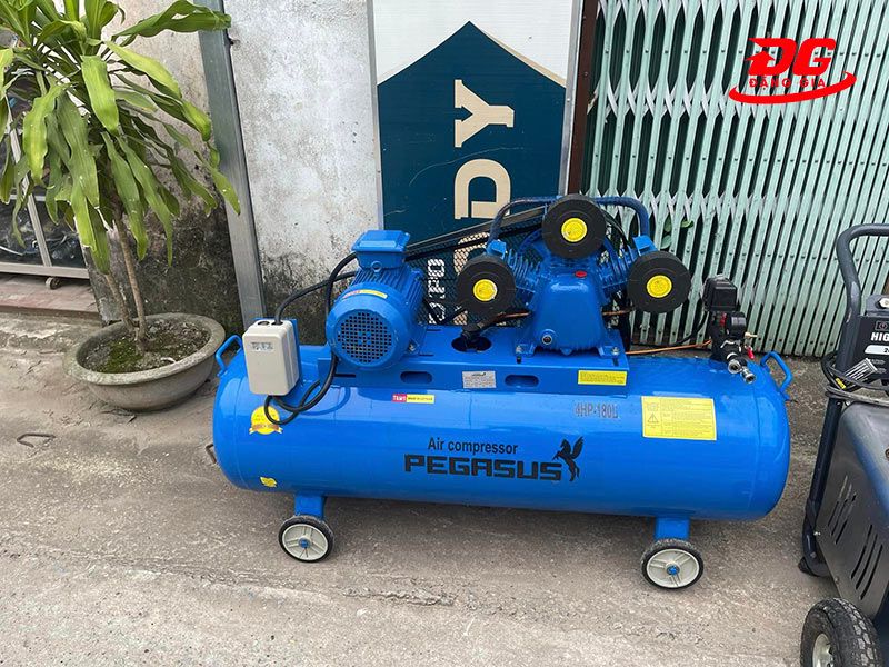 Máy bơm hơi Pegasus TM-W-0.36/8-180L