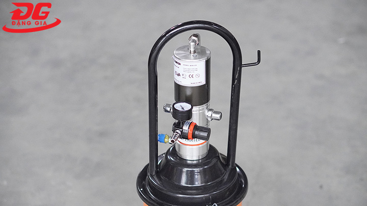 Đồng hồ áp của máy bơm mỡ Kumisai KMS-12S 