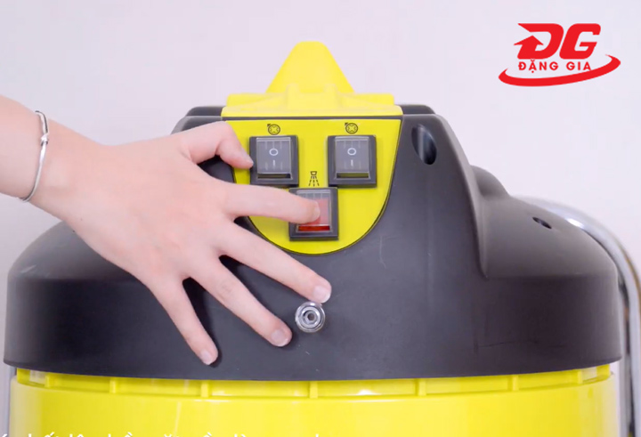 bật công tắc máy giặt thảm