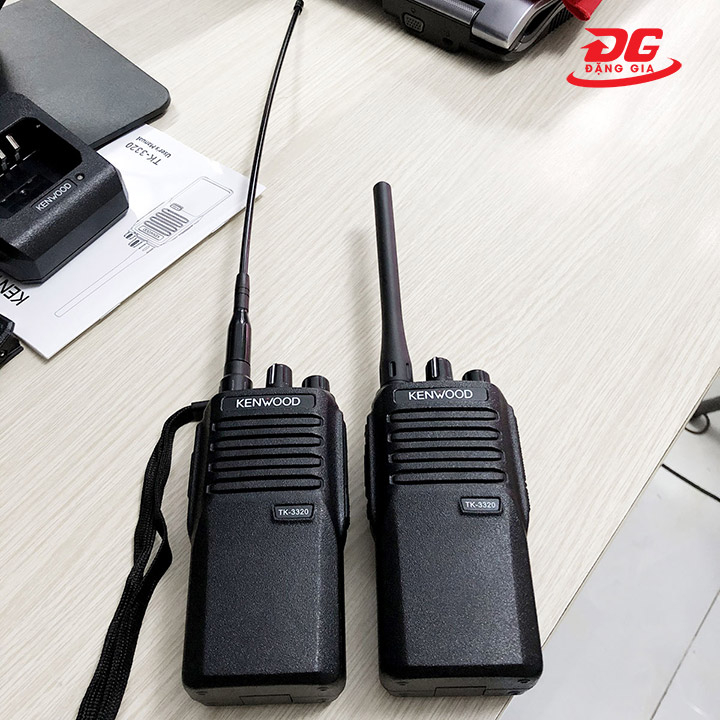 Máy được trang bị 2 ăng ten cho người dùng linh hoạt sử dụng