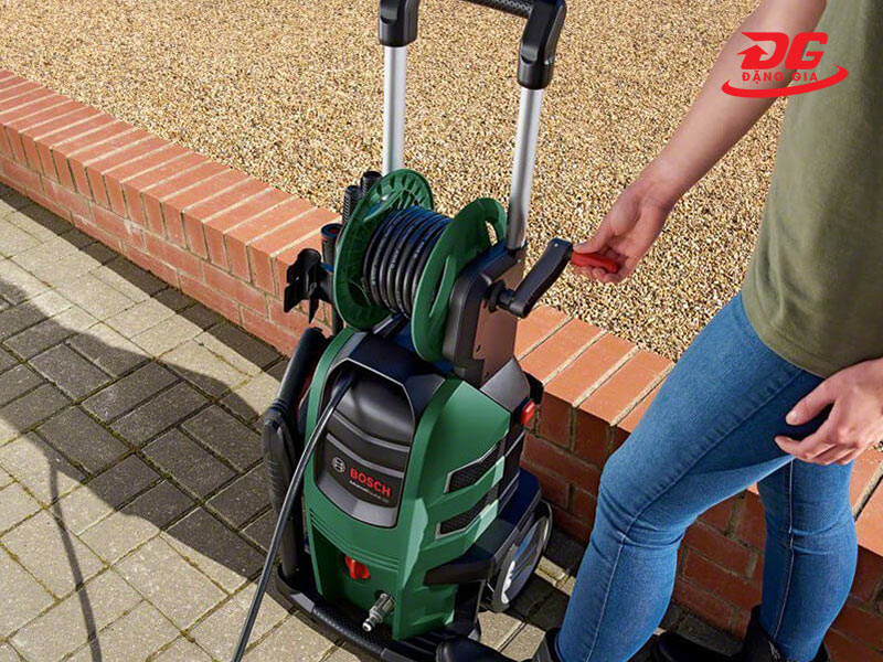 Dây dẫn cao áp có thể kéo ra hay rút gọn đơn bằng bằng tay quay