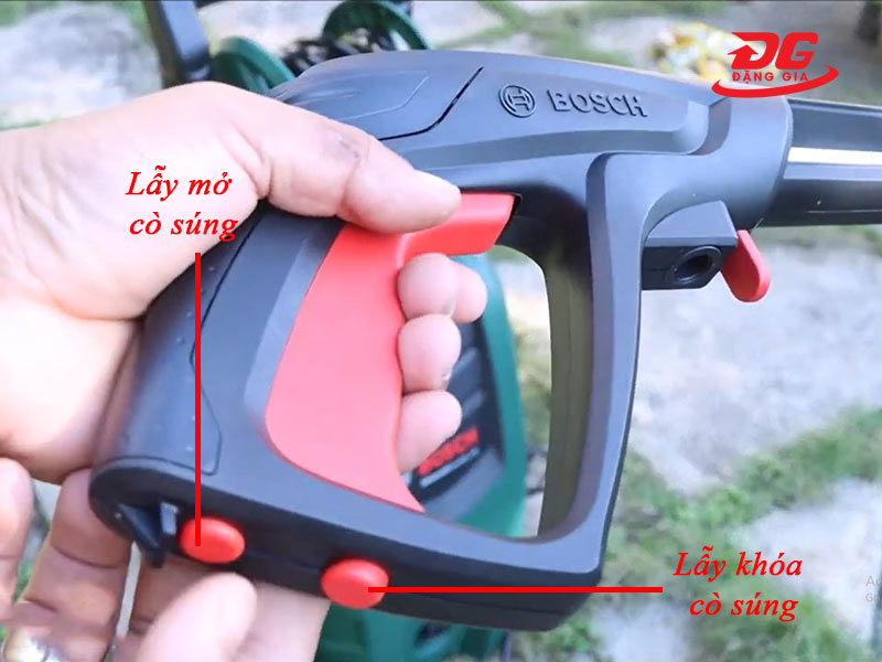 Lẫy khóa và mở cò súng