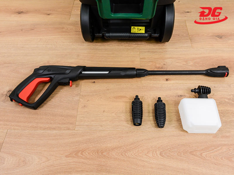 Một số phụ kiện đi kèm với máy rửa xe Bosch AQT 140