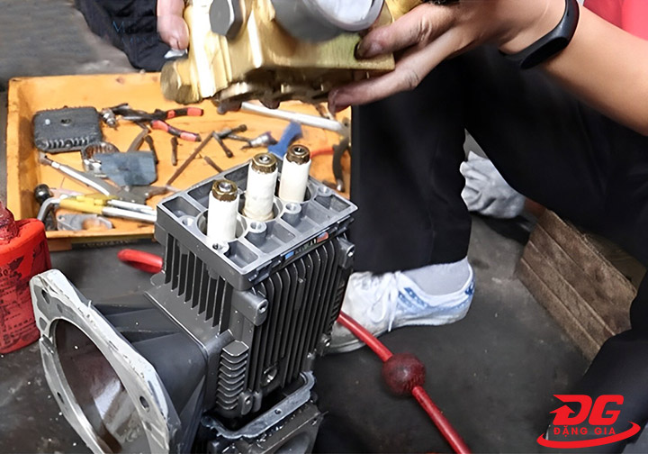 Cách thay piston đầu bơm rửa xe