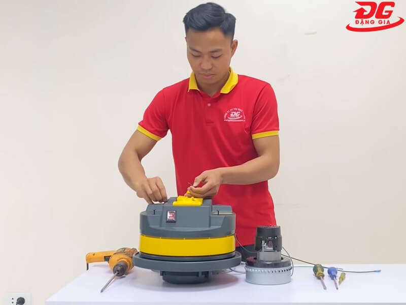 mua chổi than máy hút bụi