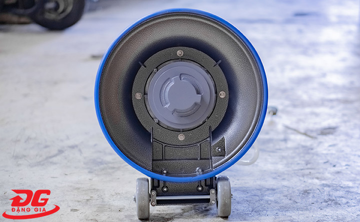 vị trí gắn bàn chải máy chà sàn Kumisai KMS-002