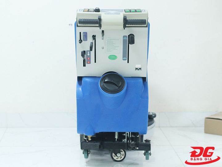 Mặt sau của máy