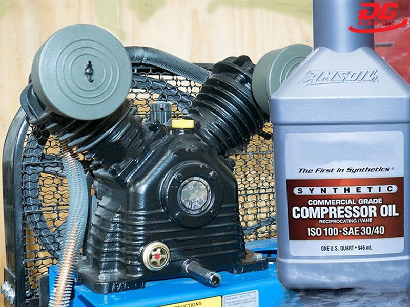 Thay dầu định kỳ đảm bảo máy bơm khí nén piston vận hành ổn định