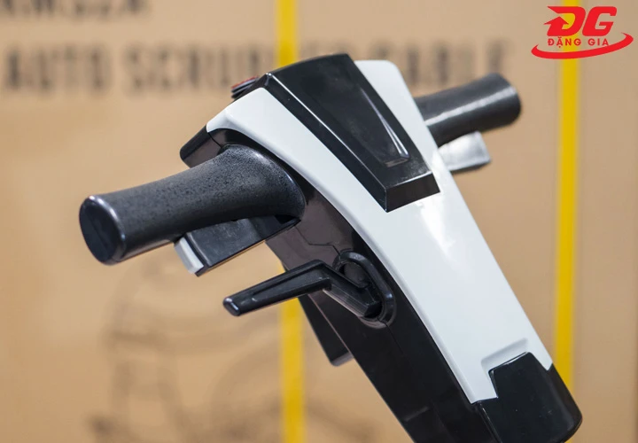 Tay cầm điều khiển máy