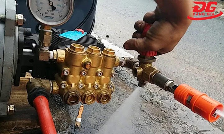 Đầu bơm máy rửa xe cao áp sử dụng trong đời sống