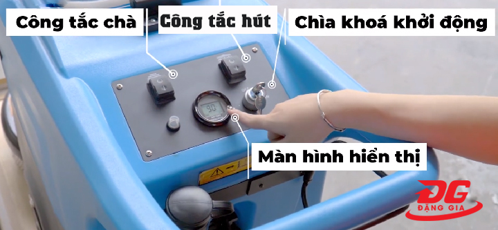 Bấm công tắc bàn chà/hút