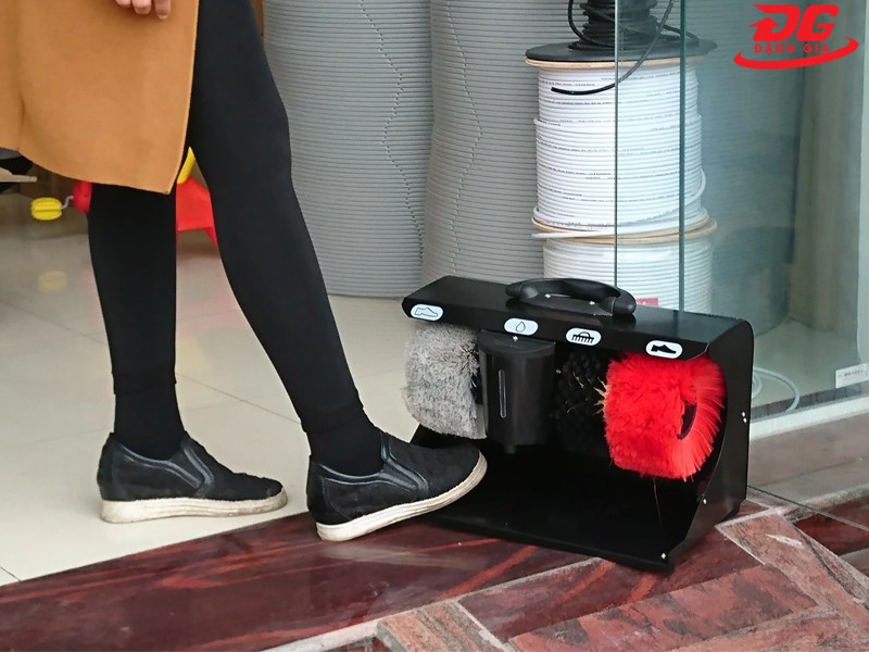 Cách đánh giày Silroad CX-1016B6A vô cùng đơn giản và nhanh chóng