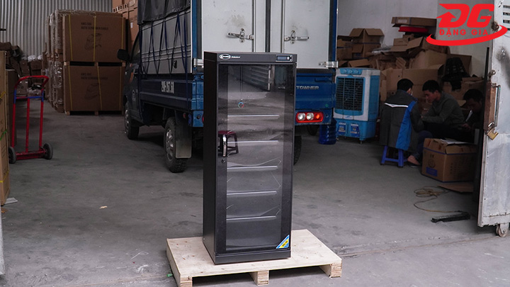 Máy chống ẩm Kumisai DHC 160 chiếm ít không gian lắp đặt