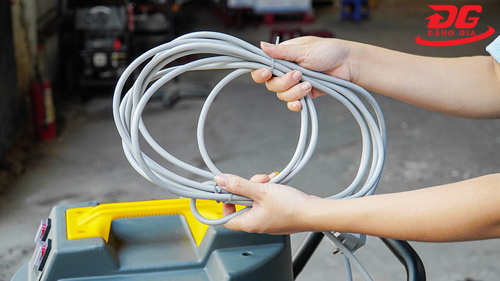 máy hút bụi công nghiệp Kumisai KMS60H HEPA