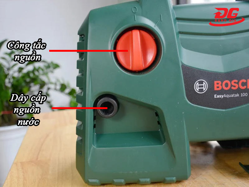 Công tắc nguồn On/Off và vị trí lắp dây cấp nguồn nước