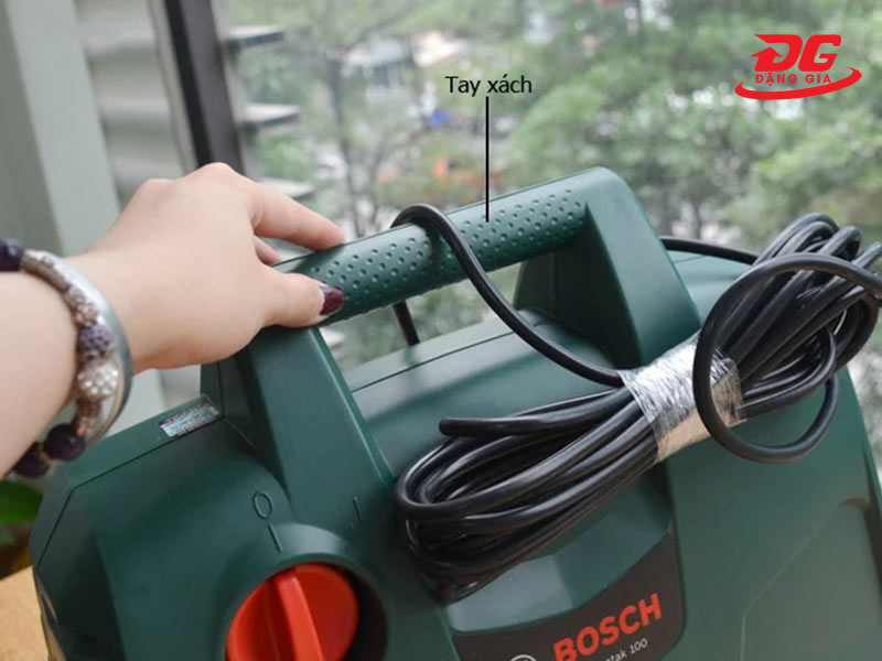Thiết kế gọn nhẹ, có quai xách vô cùng tiện lợi