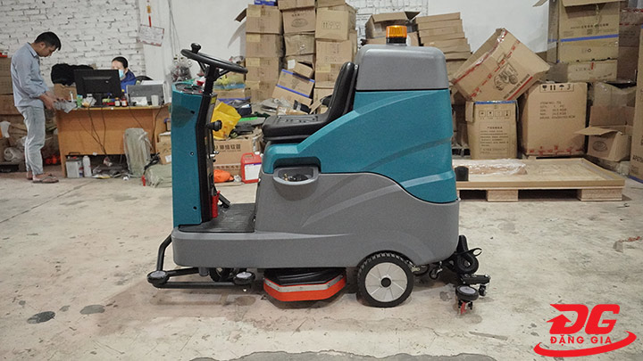 Ảnh chụp thực tế máy chà sàn Kumisai KMS 90B