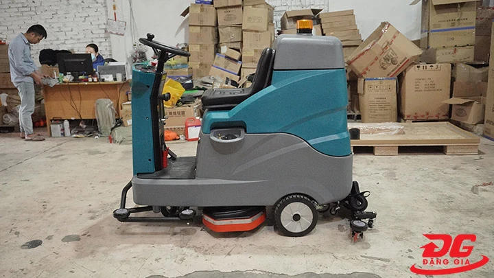 Ảnh chụp thực tế máy chà sàn Kumisai KMS 90B