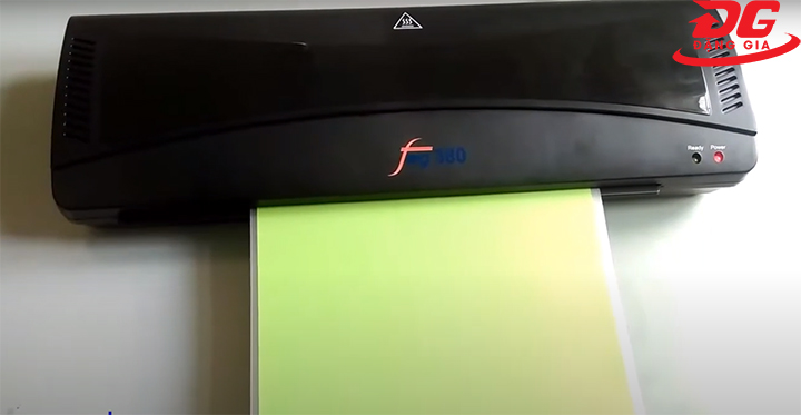 Máy ép plastic FEG hoạt động êm ái
