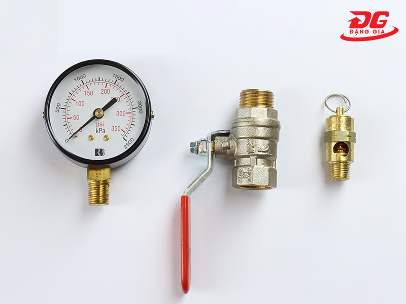 Các linh kiện áp kế, van xả đáy, van an toàn của bình khí nén