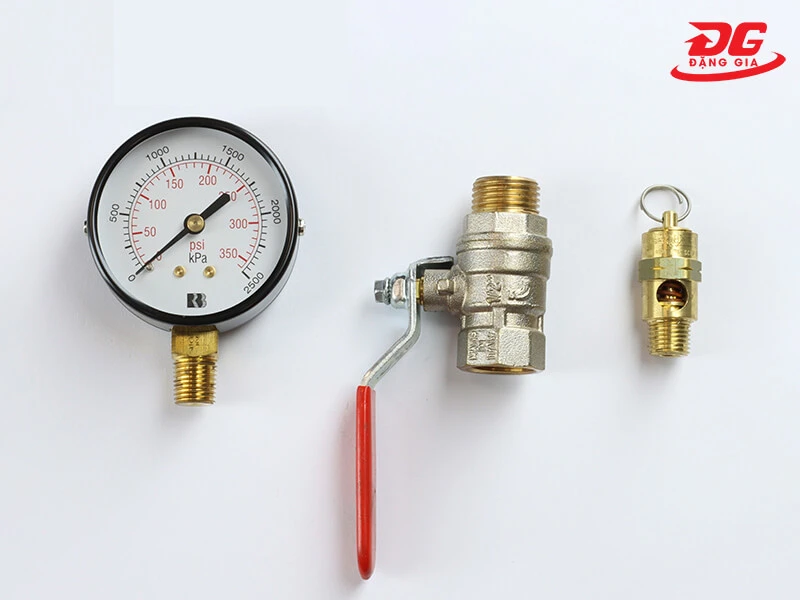 Các linh kiện áp kế, van xả đáy, van an toàn của bình khí nén