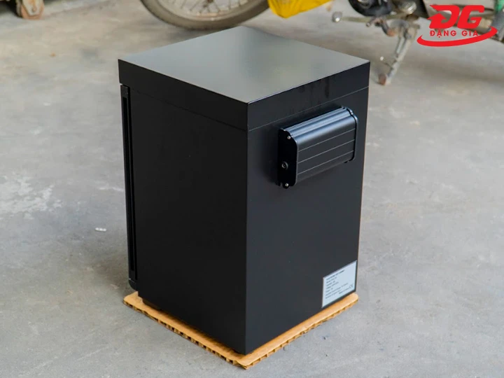 mặt sau tủ hút ẩm cho máy ảnh Kumisai DHC-30