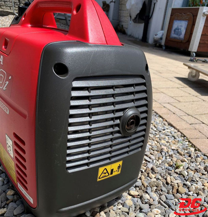 Mặt bên Máy phát điện Honda EU 20i