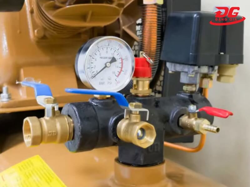 Máy nén khí Pegasus TM-W-0.9/8-330L nạp đầy bình nhanh