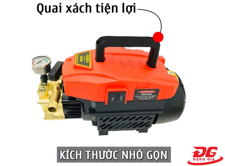 Máy rửa xe Honda có kích thước nhỏ gọn, quai xách tiện lợi