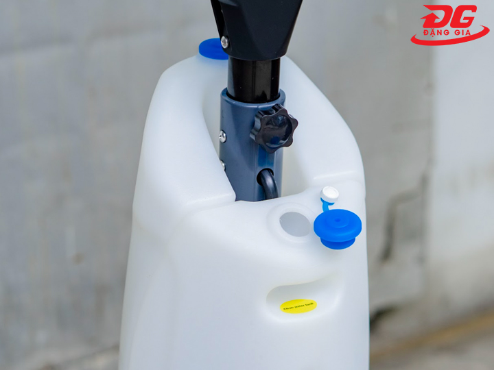 vị trí châm nước sạch máy chà sàn liên hợp Kumisai KMS 180