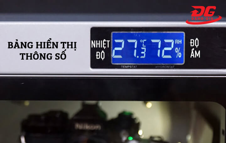 Dễ dàng quan sát nhiệt và độ ẩm bên trong tủ thông qua bảng hiển thị đèn LED