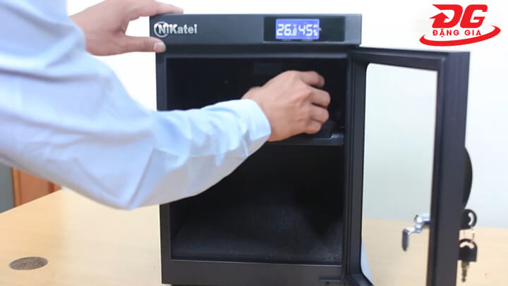 Hai ngăn chứa đồ trang bị mút xốp chống trầy xước