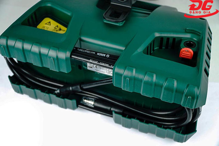 Vị trí cuộn dây điện cực gọn gàng của Máy rửa xe Bosch Easy AQT 120