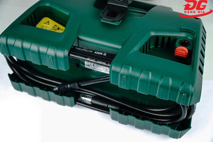 Vị trí cuộn dây điện cực gọn gàng của Máy rửa xe Bosch Easy AQT 120