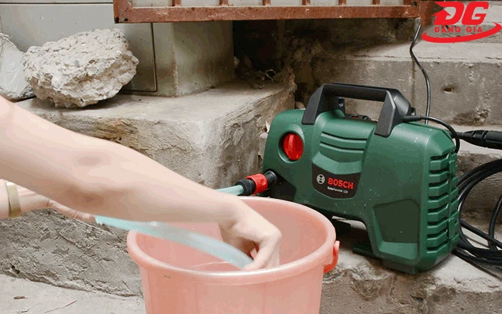 Khả năng tự hút nước của máy rửa xe Bosch Easy AQT 120 1500W