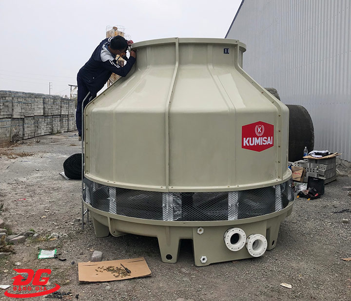 Thực hiện lắp vỏ bồn cho tháp