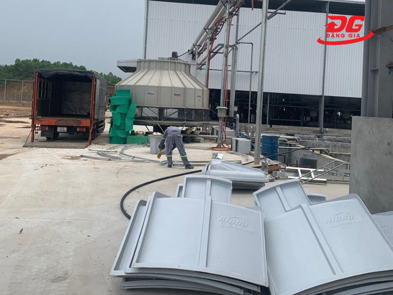 Vỏ tháp giải nhiệt Alpha 100RT chia thành nhiều mảnh nhỏ