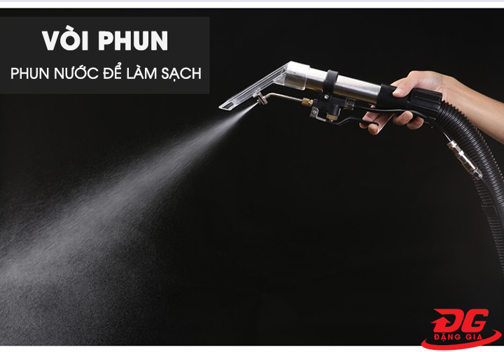 Vòi phun với lực hút mạnh giúp loại bỏ triệt để bụi bẩn, cát nhỏ li ti trên bề mặt thảm
