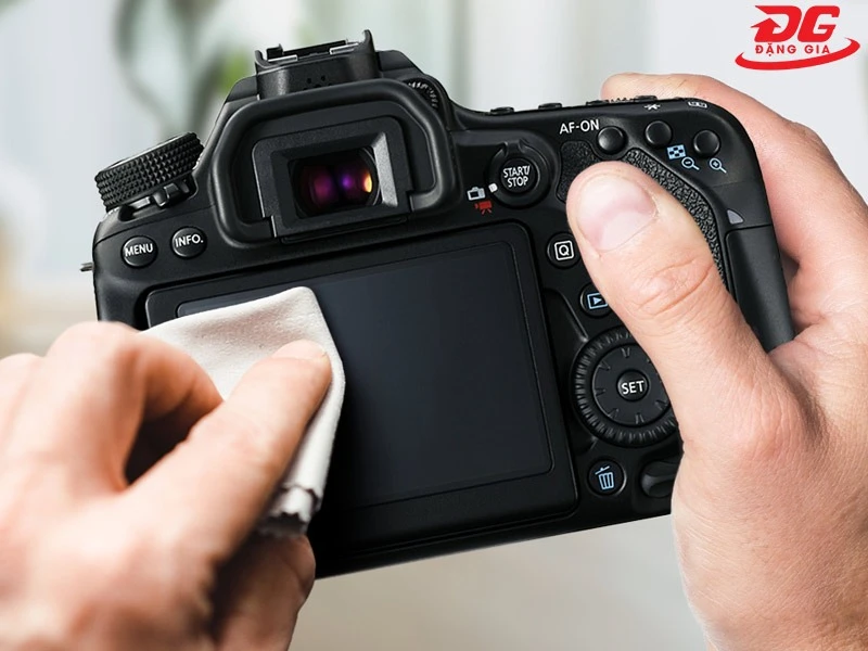 Vệ sinh máy ảnh là yếu tố then chốt để thiết bị hoạt động bền bỉ