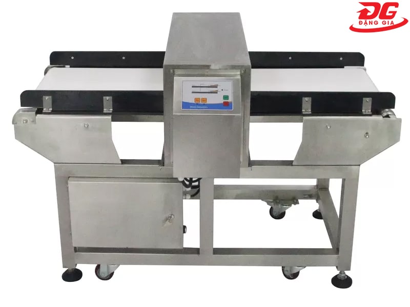 máy dò kim loại băng tải là gì