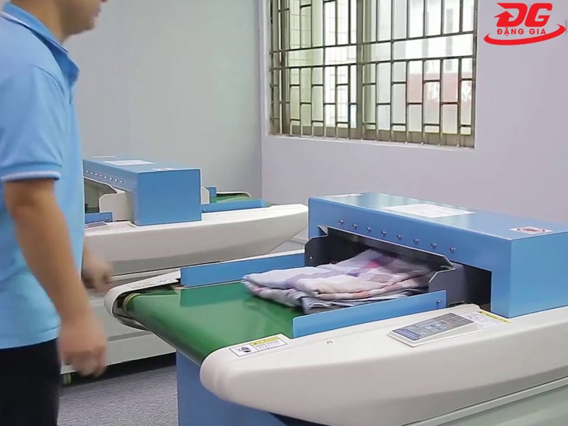 máy dò kim trong may mặc ứng dụng cho ngành may tái chế
