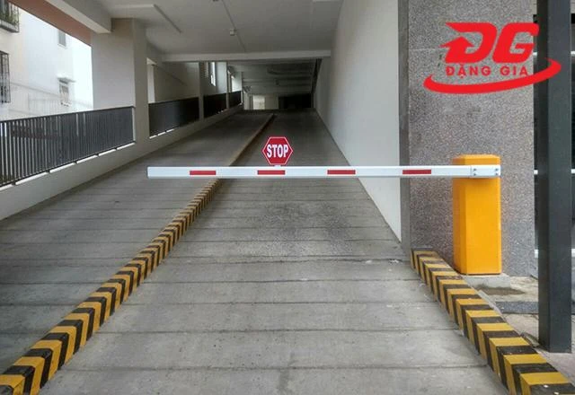 cổng barie bị lỗi thanh chắn