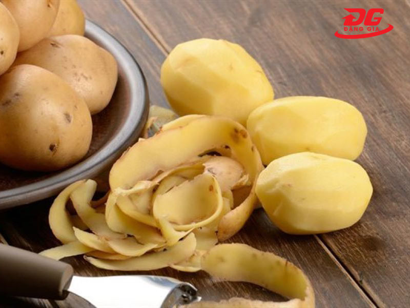 Cách Tẩy Cặn Canxi Trên Kính Bằng Vỏ Khoai Tây, Khoai Sọ