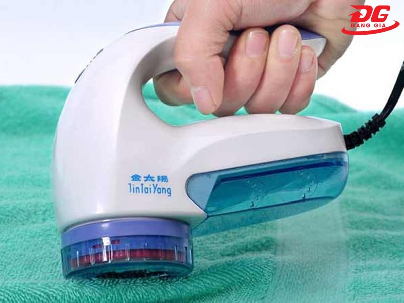 máy hút bụi quần áo cầm tay