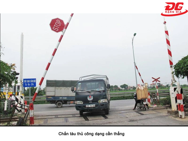 Barie chắn tàu thủ công dạng cần thẳng