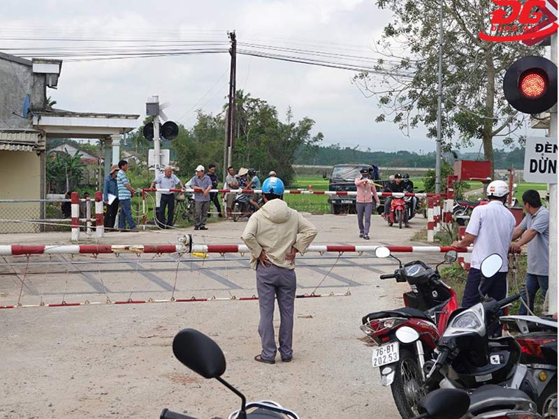 Barie chắn tàu đảm bảo cho người và phương tiện giao thông khi tàu hỏa sắp đến