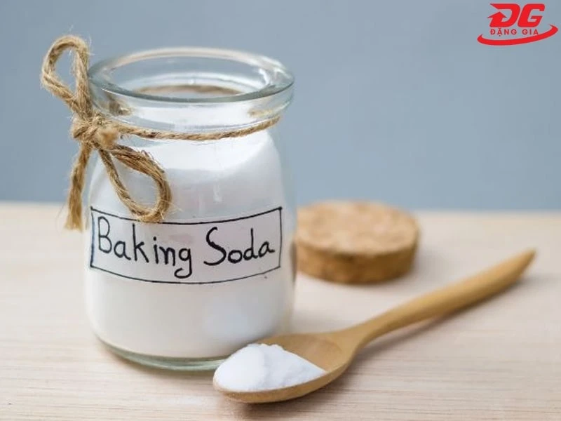 Baking soda là loại chất quen thuộc dùng để tẩy rửa, làm sạch