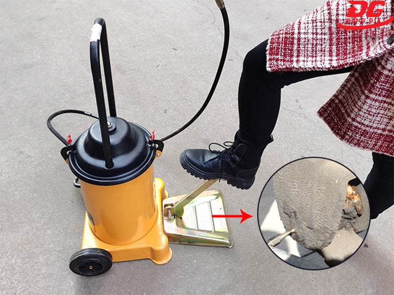 Máy bơm mỡ đạp chân 12 lít Palada GZ 6J