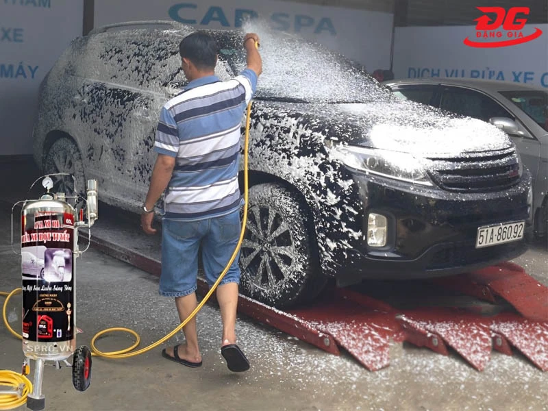 Bình rửa xe bọt tuyết cũ giá rẻ những tiềm ẩn nhiều rủi ro